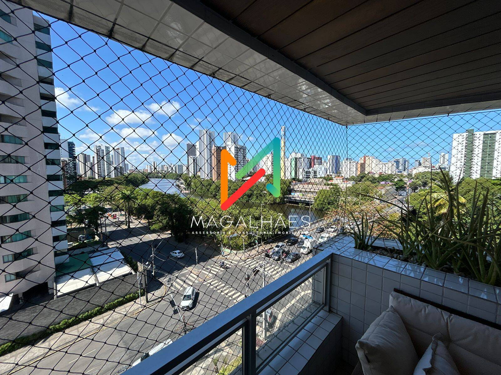 Apartamento à venda com 3 quartos, 140m² - Foto 1